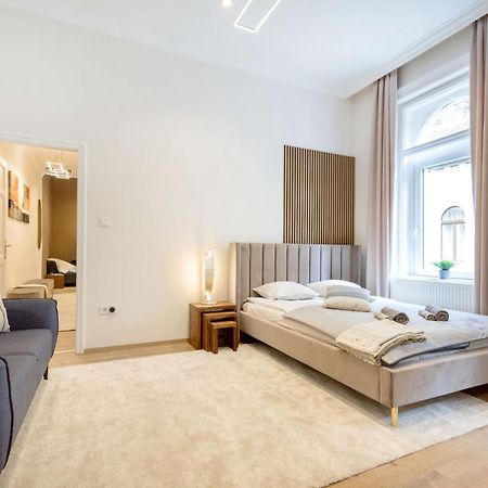 Sleek Downtown Living Lejlighed Budapest Eksteriør billede