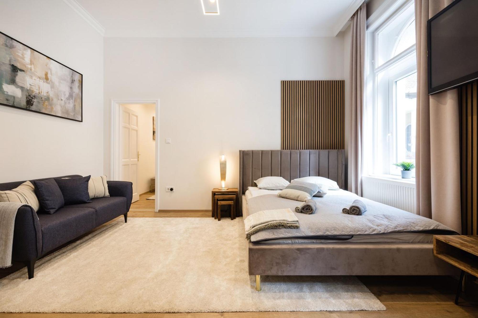 Sleek Downtown Living Lejlighed Budapest Eksteriør billede
