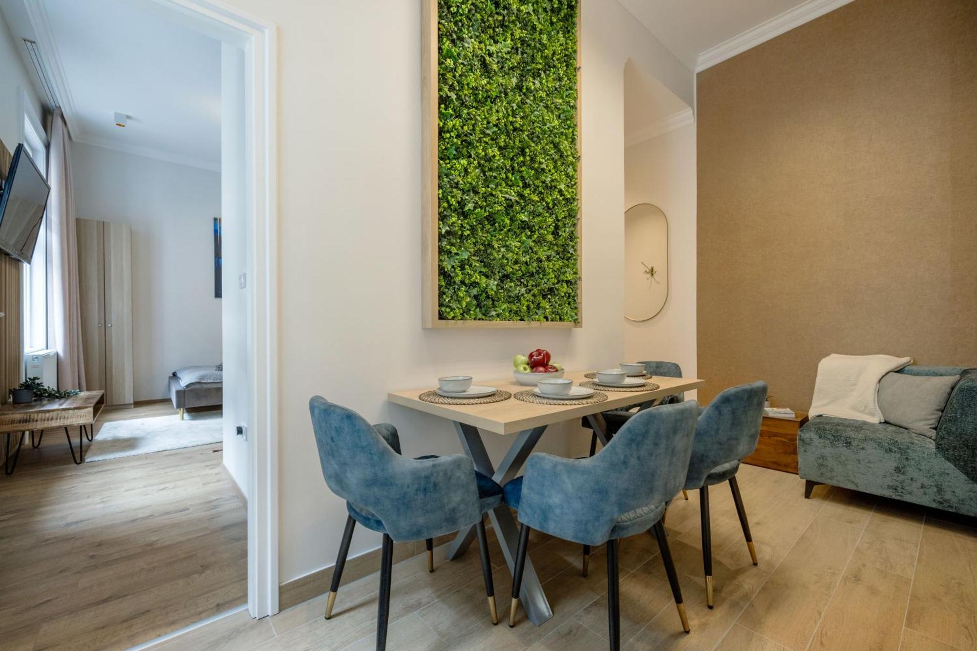 Sleek Downtown Living Lejlighed Budapest Eksteriør billede